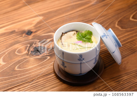 松茸の茶碗蒸し 松茸の茶碗蒸し 108563397
