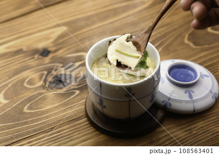 松茸の茶碗蒸し 松茸の茶碗蒸し 108563401