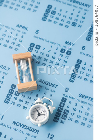 時計・砂時計・カレンダー　時のイメージ 108564057