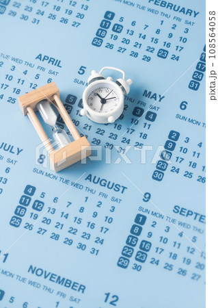 時計・砂時計・カレンダー　時のイメージ 108564058