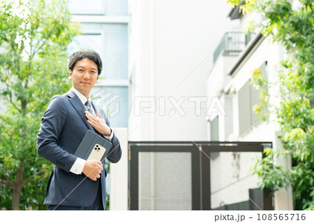 不動産　セールス　男性 108565716