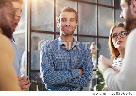 Business conversations of different people during an office walk 108566646