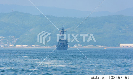 航行する海上自衛隊護衛艦「あぶくま」正面 航行する海上自衛隊護衛艦「あぶくま」正面 108567167