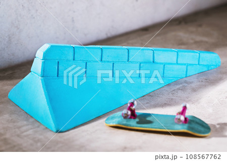 Gypsum ramp blue and fingerboard on the table, close-up Gypsum ramp blue and fingerboard on the table, close-up 108567762