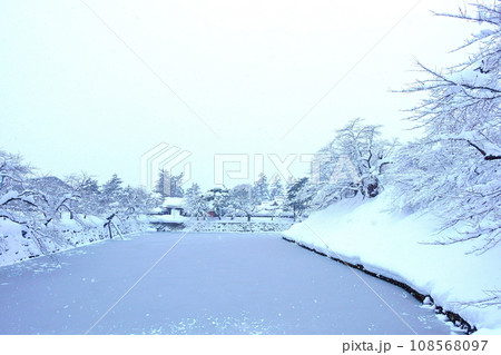 初詣　日本の神社　松が岬公園 108568097