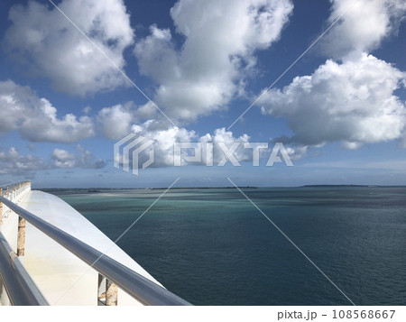 橋から見た海 橋から見た海 108568667