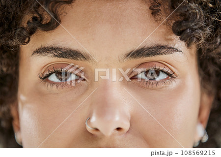 Young Woman Close Up Portrait Young Woman Close Up Portrait 108569215