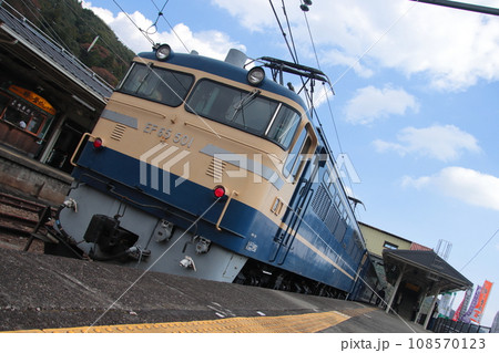 横川駅に停車中のEF65-501号機牽引のELぐんまよこかわ号_2022/10/28撮影 108570123