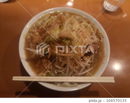 本八幡にある麺屋長次郎の豚麺 ニンニク少し・カラメ・アブラ 本八幡にある麺屋長次郎の豚麺 ニンニク少し・カラメ・アブラ 108570135