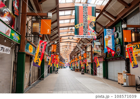 【大須商店街】早朝の東仁王門通り 108571039