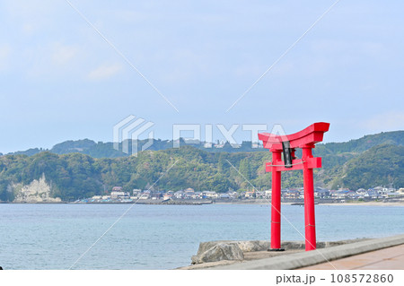 勝浦湾の眺望　千葉県　勝浦市　房総半島　高磯公園 108572860