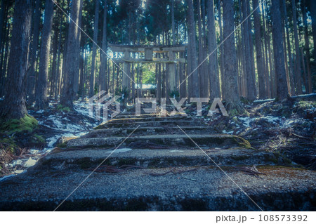 京都市右京区京北町に所在する静寂な賀茂神社を撮影 京都市右京区京北町に所在する静寂な賀茂神社を撮影 108573392