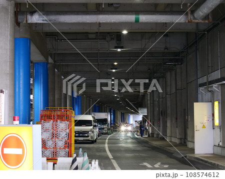 展示会場の搬入口 展示会場の搬入口 108574612