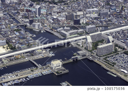千葉県船橋市の海老川水門付近を空撮 千葉県船橋市の海老川水門付近を空撮 108575036