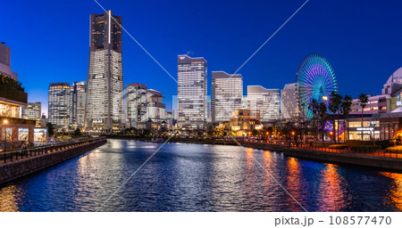 《神奈川県》横浜みなとみらい・オフィス全館ライトアップ夜景 108577470