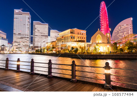 《神奈川県》横浜みなとみらい・オフィス全館ライトアップ夜景 《神奈川県》横浜みなとみらい・オフィス全館ライトアップ夜景 108577494