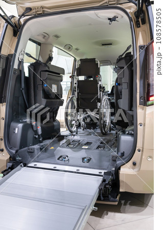 ウェルキャブ　福祉車両　介護車両　車椅子 108578505