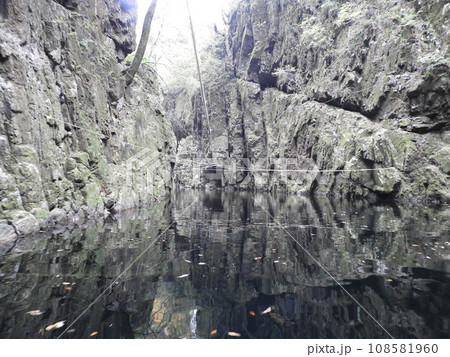 三段峡の美しい風景　11月 108581960
