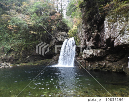三段峡の美しい風景　11月 108581964