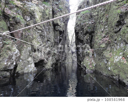 三段峡の美しい風景　11月 108581968