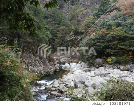 三段峡の美しい風景　11月 108581971