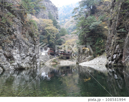三段峡の美しい風景　11月 108581994