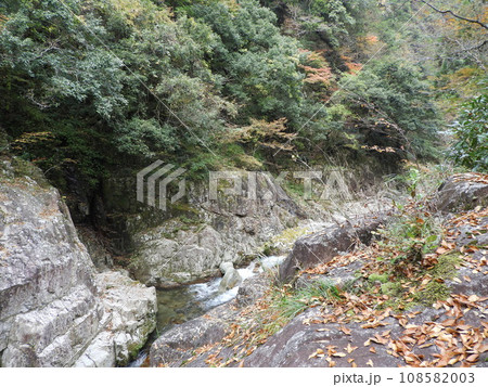 三段峡の美しい風景　11月 108582003