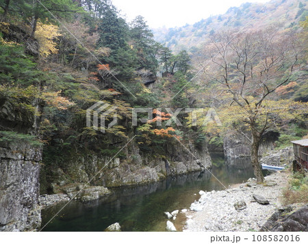 三段峡の美しい風景　11月 108582016