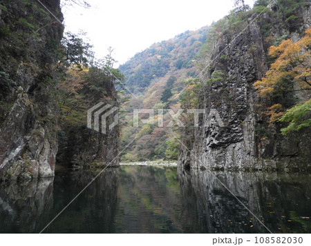 三段峡の美しい風景　11月 108582030