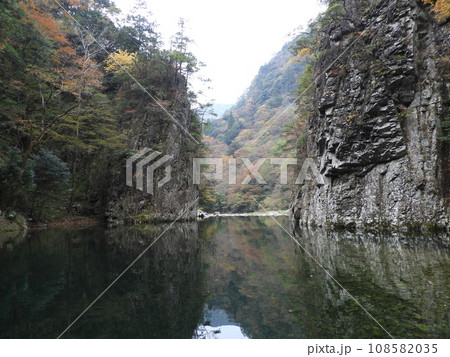 三段峡の美しい風景　11月 108582035