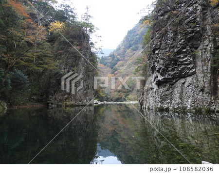 三段峡の美しい風景　11月 108582036