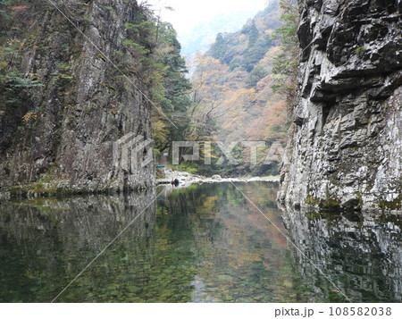 三段峡の美しい風景　11月 108582038
