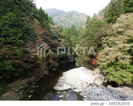 三段峡の美しい風景　11月 108582050