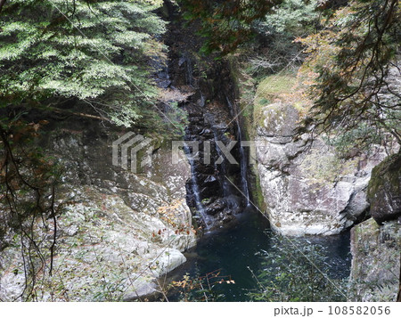 三段峡の美しい風景　11月 108582056