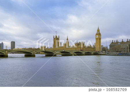 イギリス・ロンドン ウェストミンスター宮殿 / London, UK 108582709