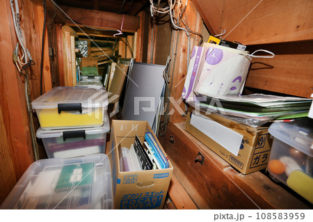 屋根裏の物置場 隠れ家 屋根裏の物置場 隠れ家 108583959