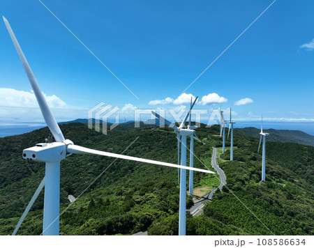 愛媛県伊方町　佐田岬風力発電所の風車 108586634