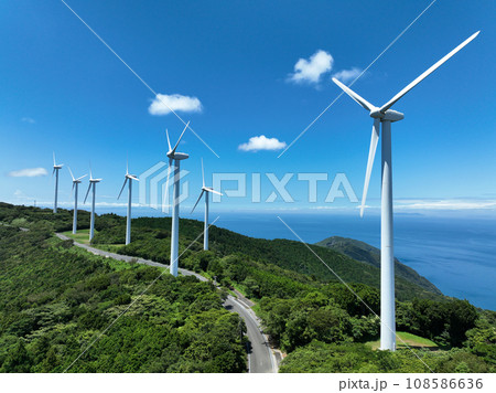 愛媛県伊方町　佐田岬風力発電所の風車 108586636