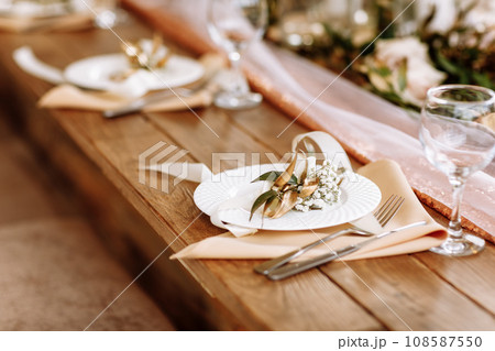 professional table setting. selective focus. decorated table. 108587550