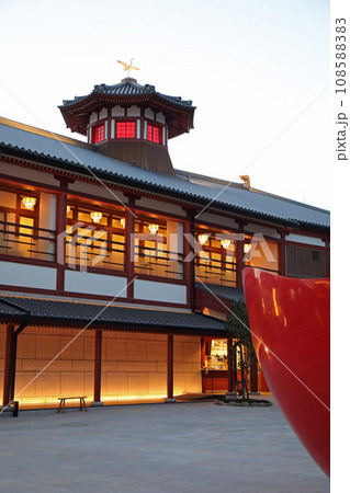 春の夕暮れの飛鳥の湯 春の夕暮れの飛鳥の湯 108588383