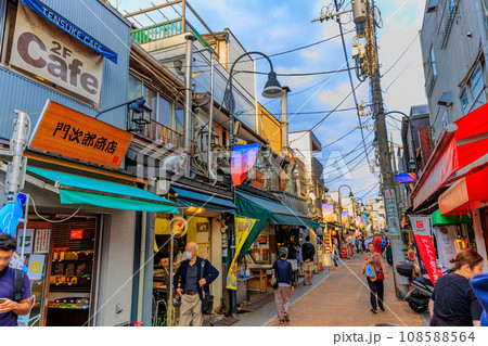 東京　台東区　谷中にある 谷中銀座（商店街） 108588564