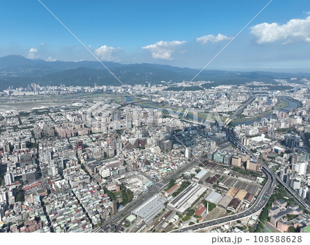 ハチ たらい 盆地 108588628