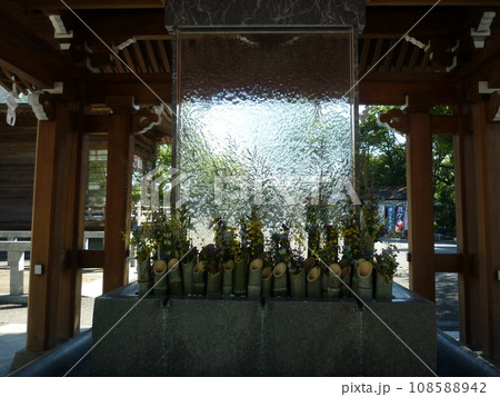 宮地嶽神社の手水舎 108588942