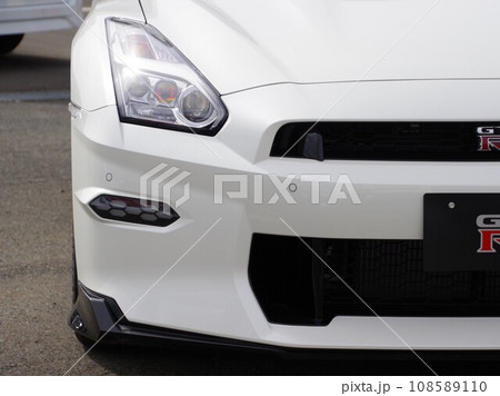 自動車イメージ　ニッサンGT-R2024年モデルのフロントマスク 108589110