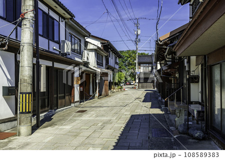 越中八尾　西町の町並み　富山県富山市 108589383