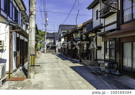 越中八尾　西町の町並み　富山県富山市 108589384