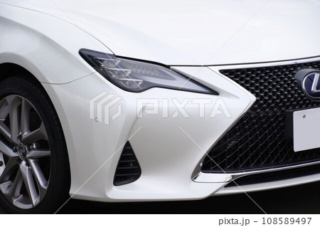 自動車イメージ　レクサスRCのフロントマスク 108589497