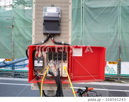 工事現場の仮設電源 108591243