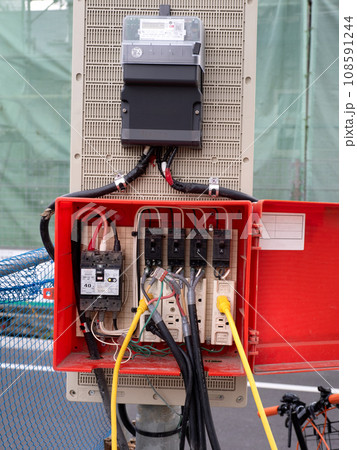 工事現場の仮設電源 108591244