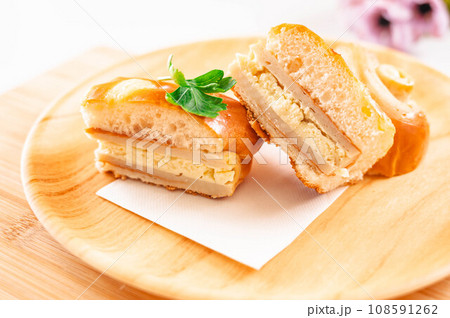 カットしたちくわぱん 108591262